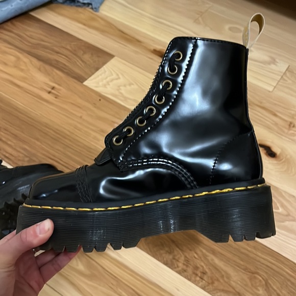 Doc Marten Vegan leather Sinclair platforms - Picture 5 of 9